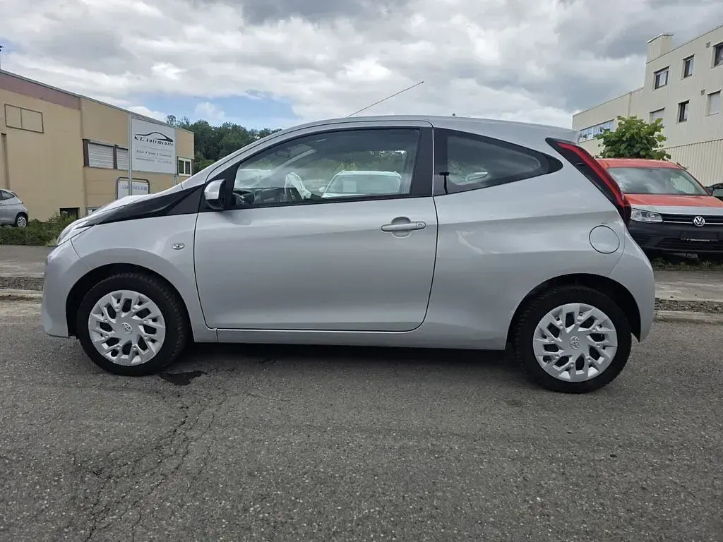 Gebraucht Toyota Aygo X-play 72 PS (52 kW) 2020 Silber Kleinwagen