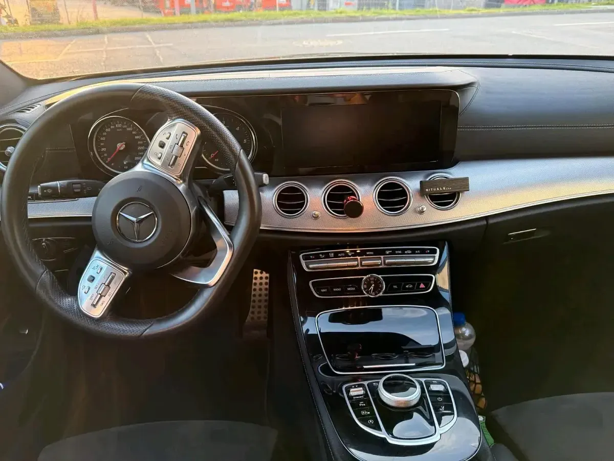 Gebraucht Mercedes E220 AMG line 194 PS (142 kW) 2018 Schwarz Kombi
