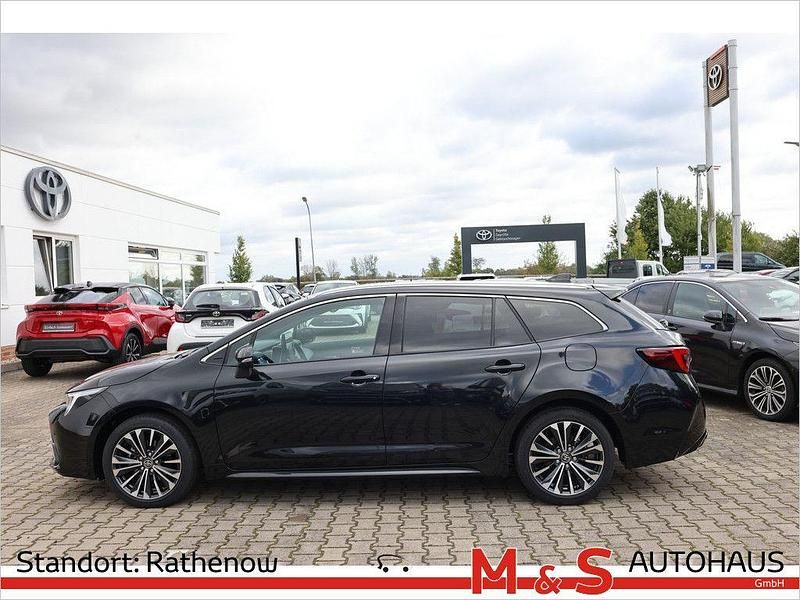 Nowe Toyota Corolla 140 KM (102 kW) 2025 Czarny Kombi