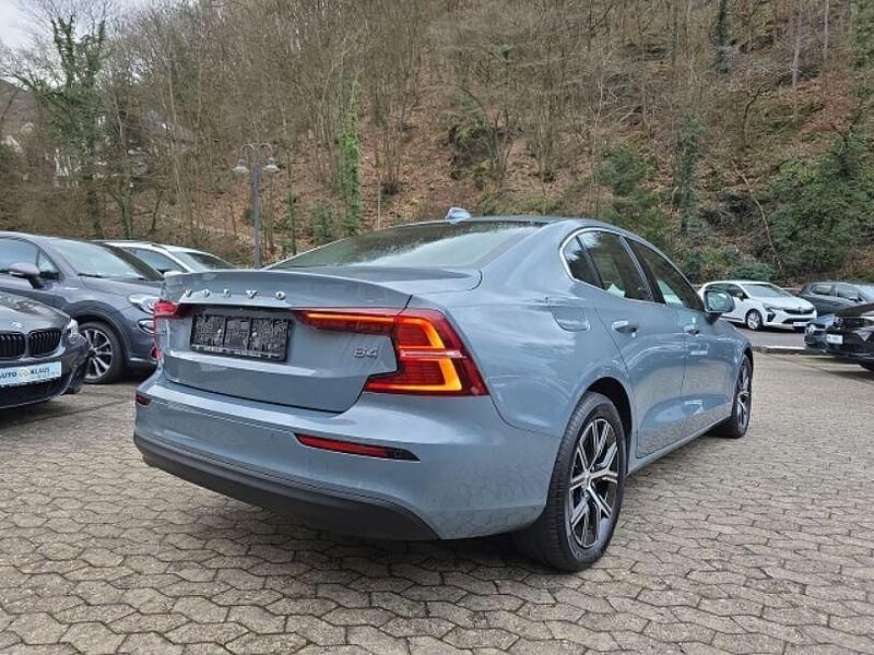 Gebraucht Volvo S60 Plus 197 PS (144 kW) 2024 Thunder grey / metallic (metallic) Limousine