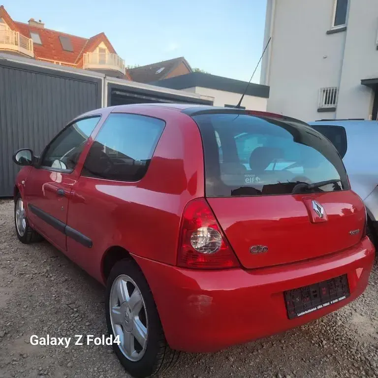 Gebraucht Renault Clio II Authentique 75 PS (55 kW) 2011 Rot Limousine