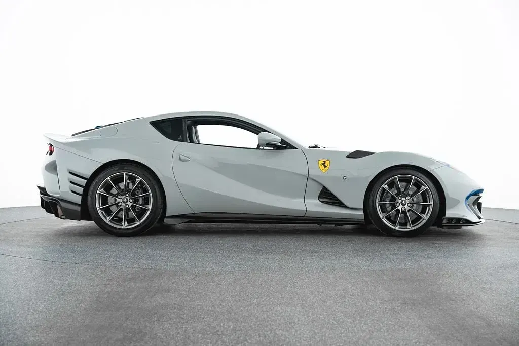 Gebraucht Ferrari 812 825 PS (606 kW) 2023 Grau