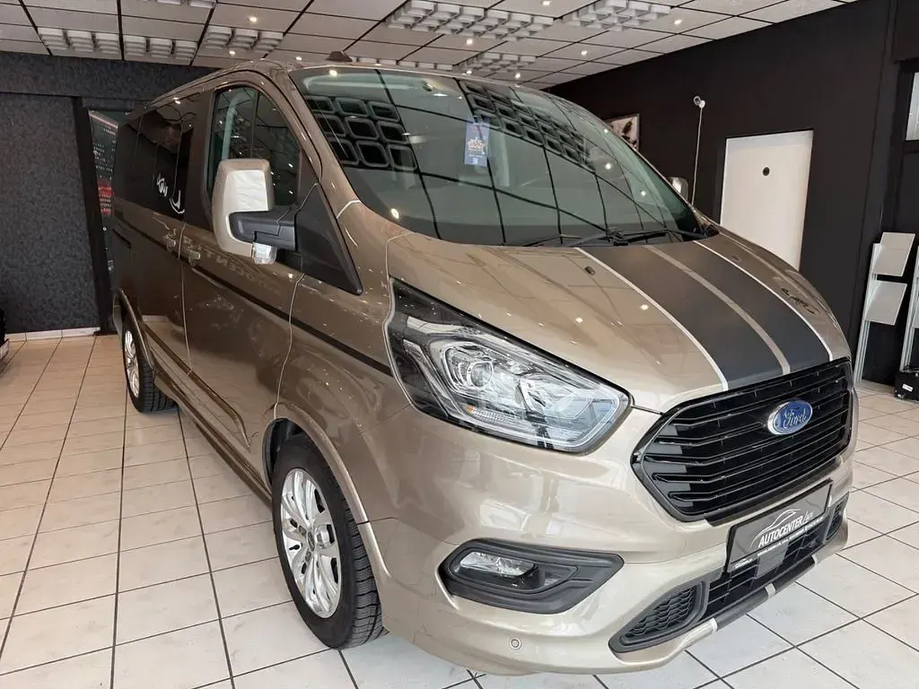 Gebraucht Ford Tourneo 185 PS (136 kW) 2022 Gold Van / Kleinbus