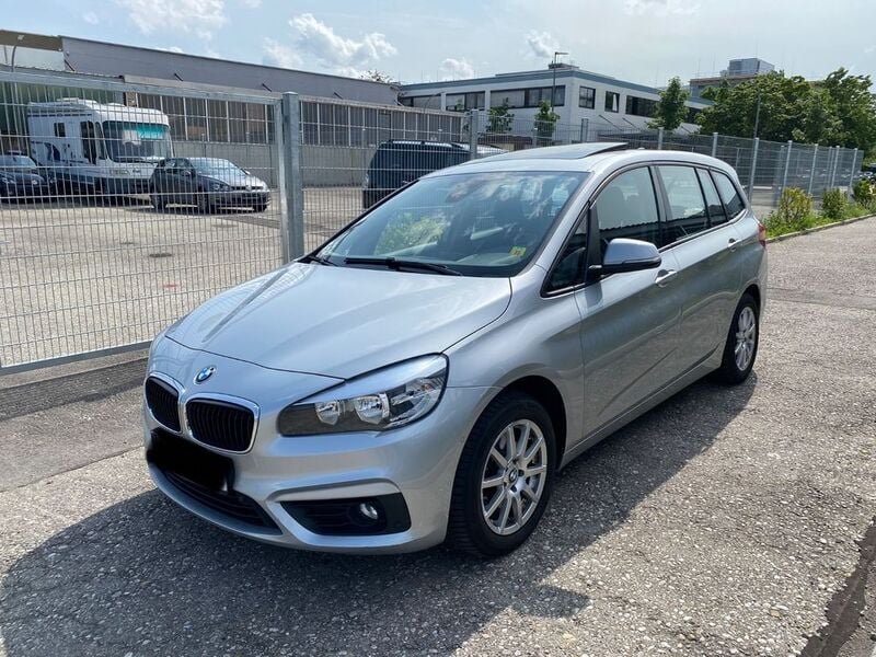 Silber Gebraucht 2017 BMW 218 Gran Tourer Advantage Van / Kleinbus | 9.999 € (Superpreis) - Bild 1/4