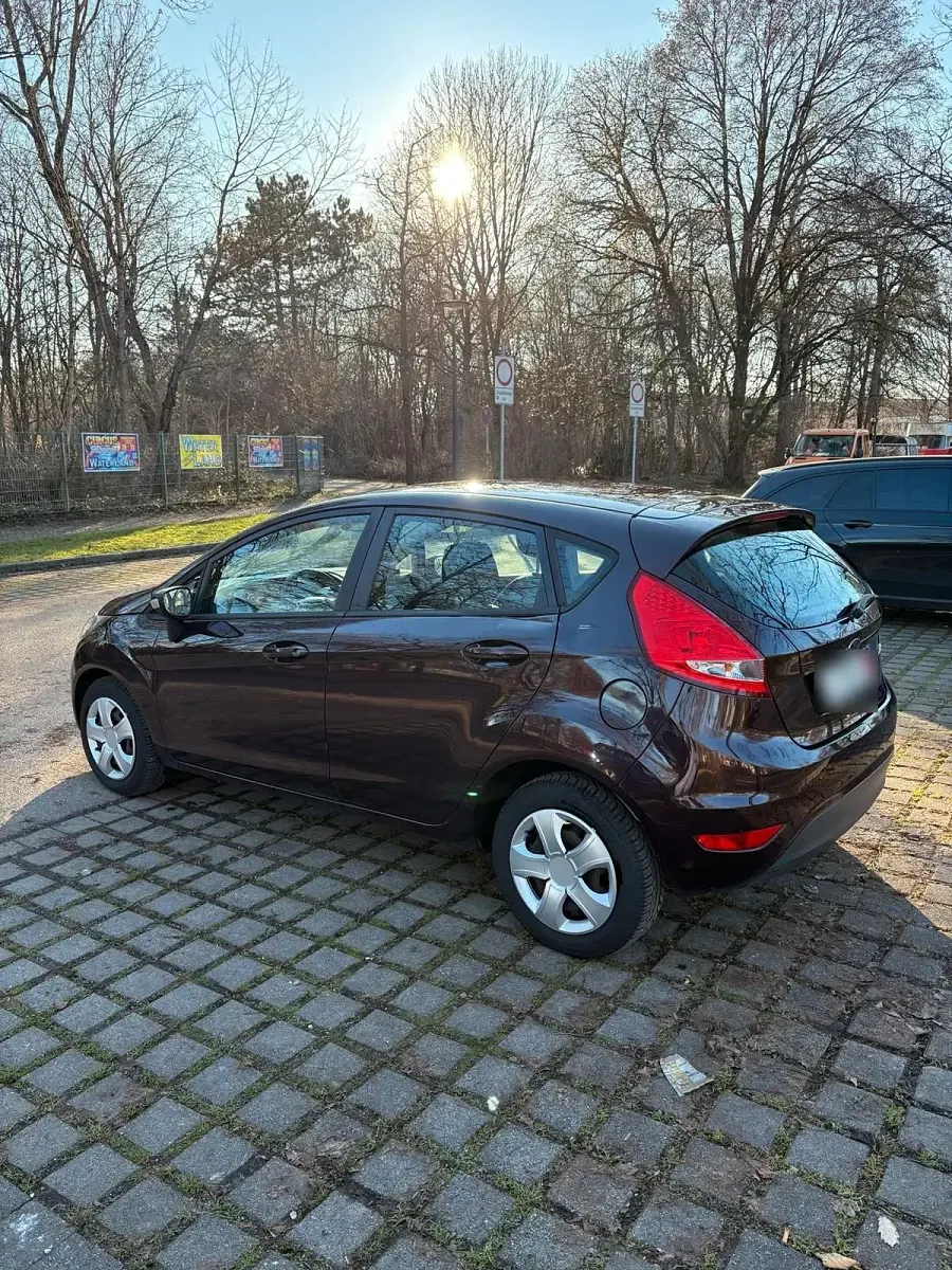 Gebraucht Ford Fiesta 82 PS (60 kW) 2010 Rot Limousine