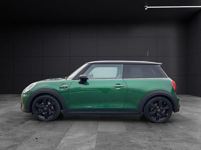 Gebraucht Mini Cooper S Classic 178 PS (130 kW) 2022 British racing green metallic Kleinwagen
