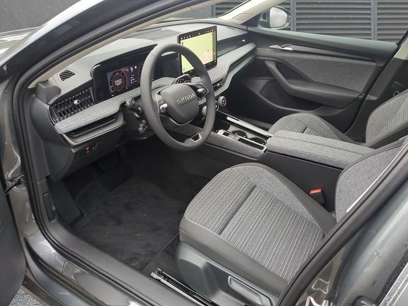 Neu Skoda Superb Selection 150 PS (110 kW) 2025 Grau metallic Kombi