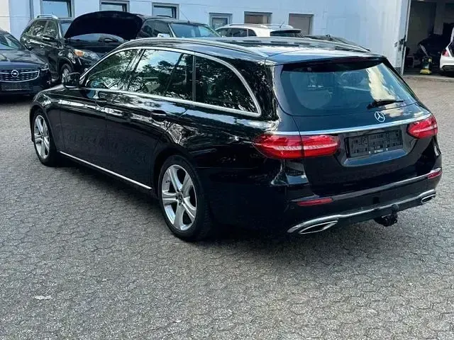 Gebraucht Mercedes E220 Avantgarde 194 PS (142 kW) 2017 Schwarz Kombi