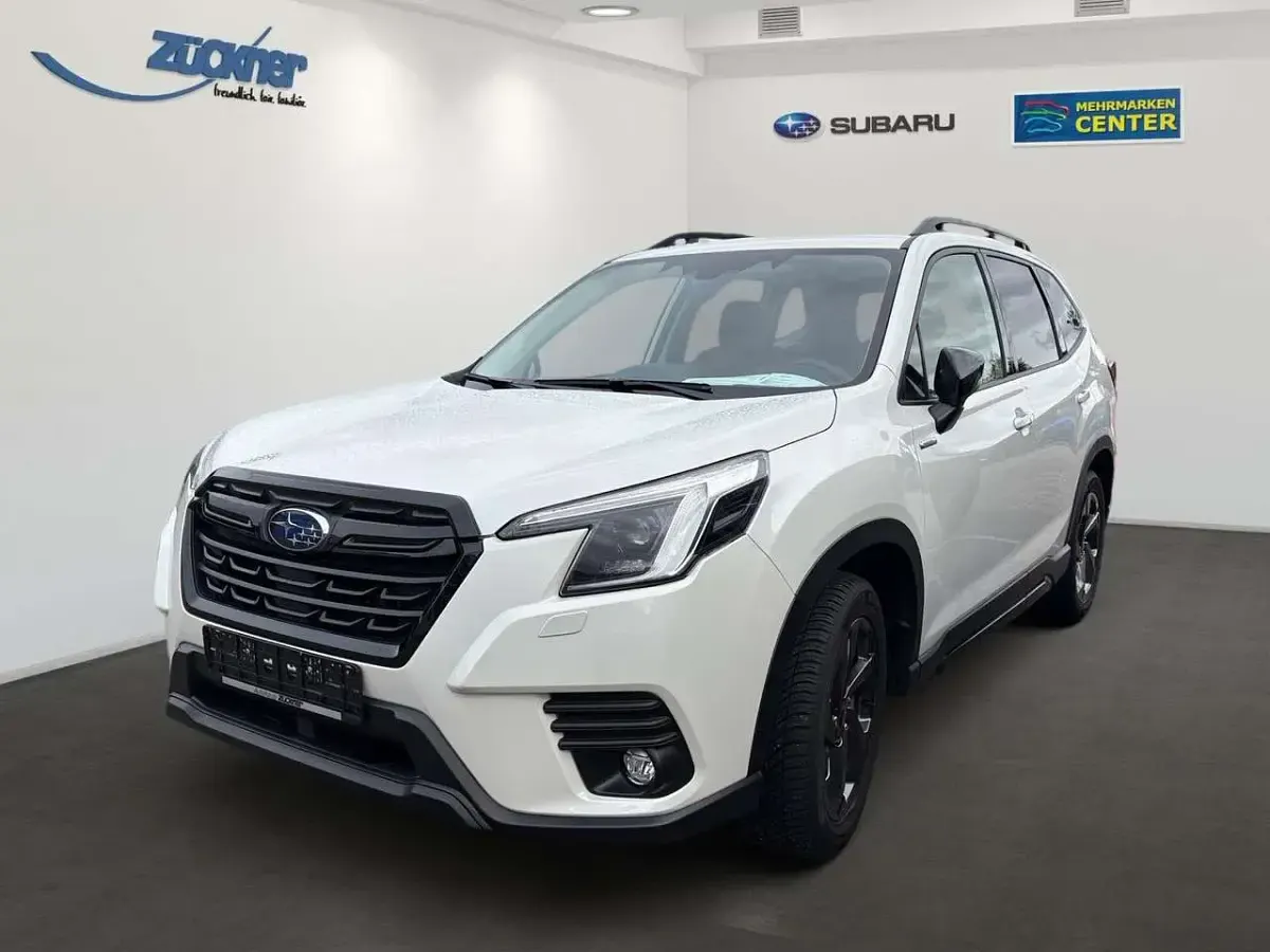 Gebraucht Subaru Forester Platinum 150 PS (110 kW) 2024 Crystal white pearl SUV