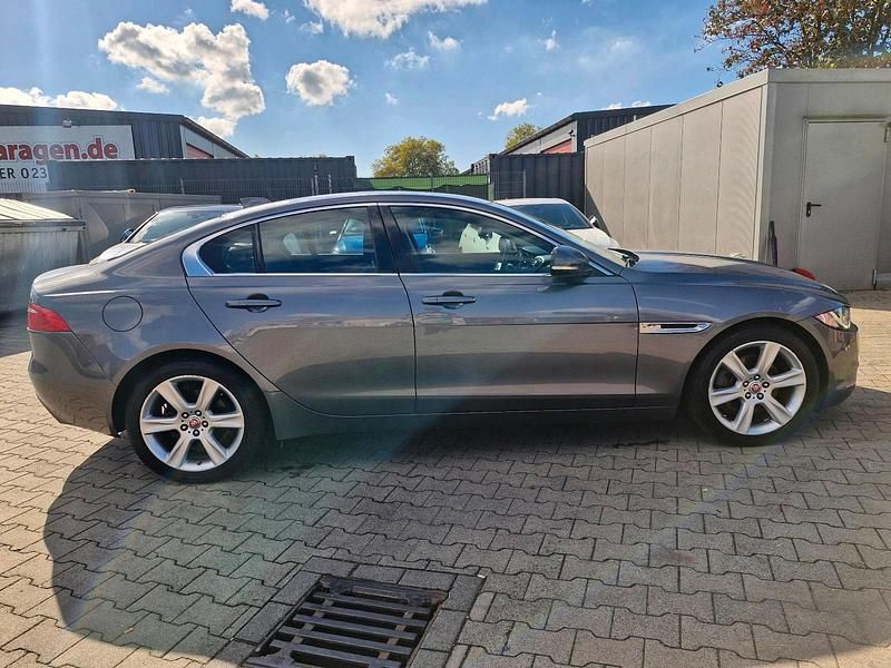 Gebraucht Jaguar XE 179 PS (131 kW) 2016 Grau Limousine