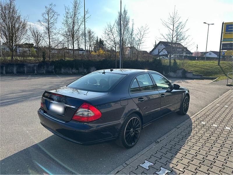 Gebraucht Mercedes E280 190 PS (139 kW) 2007 Blau Limousine