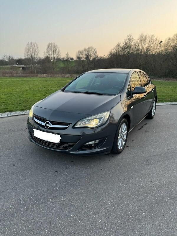 Grau Gebraucht 2014 Opel Astra Kleinwagen | 5.950 € (Fairer Preis) - Bild 1/4