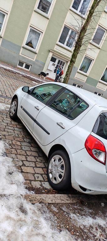 Gebraucht Renault Clio II Expression 75 PS (55 kW) 2010 Weiß Limousine