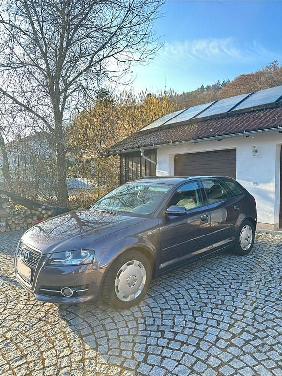 Gebraucht Audi A3 Attraction 105 PS (77 kW) 2010 Grau Kleinwagen