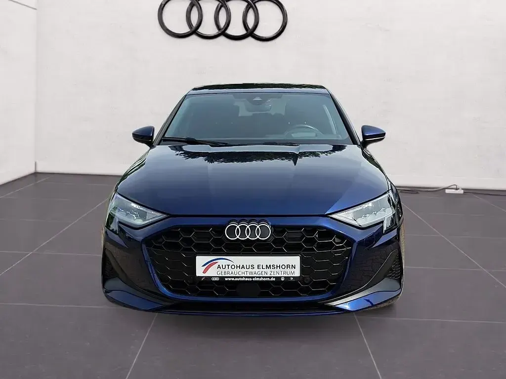 Gebraucht Audi A3 Ambiente 116 PS (85 kW) 2025 Navarrablau metallic Limousine