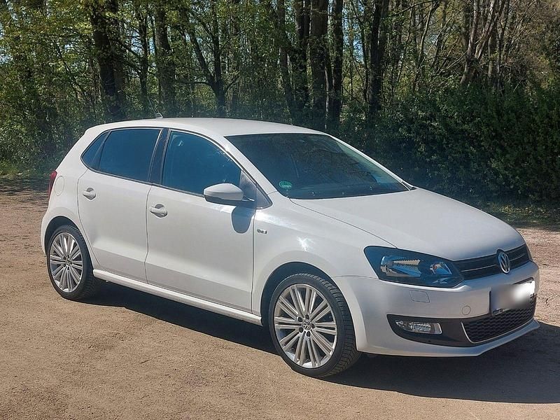 Weiß Gebraucht 2014 VW Polo Highline Kleinwagen | 10.790 € (Fairer Preis) - Bild 1/4