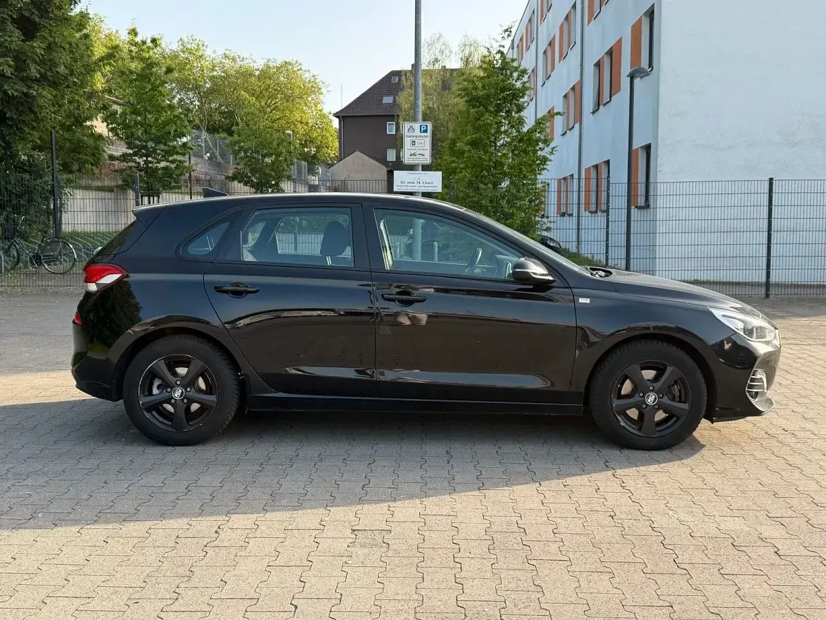 Gebraucht Hyundai i30 Trend 136 PS (100 kW) 2019 Schwarz Kleinwagen