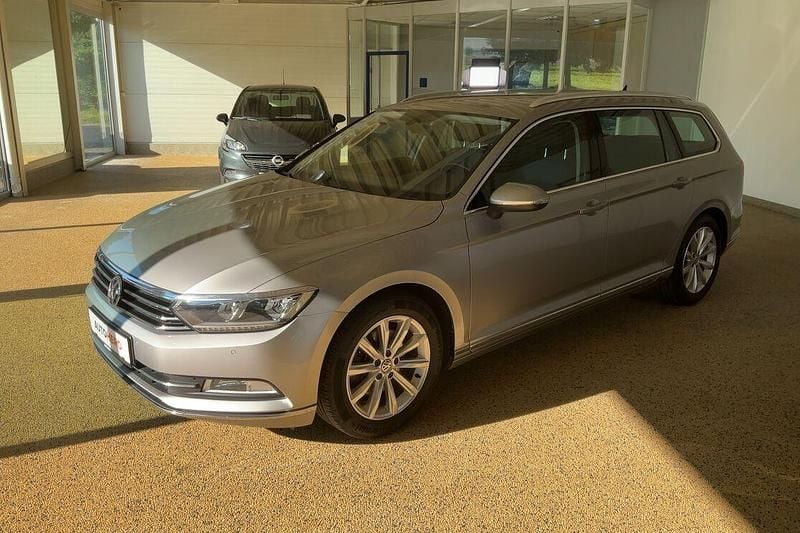 Silber Gebraucht 2017 VW Passat Highline Kombi | 18.590 € (Guter Preis) - Bild 1/3