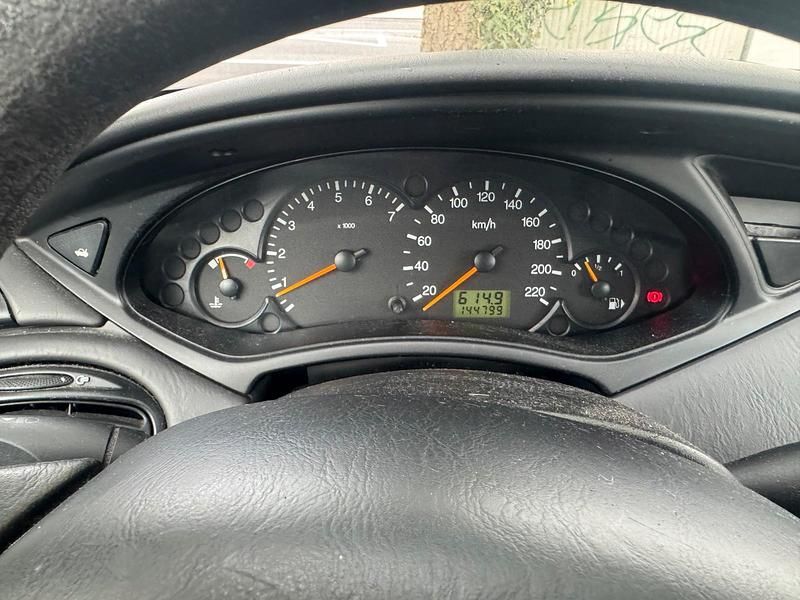 Usata Ford Focus 116 CV (85 kW) 2003 Blu Utilitaria