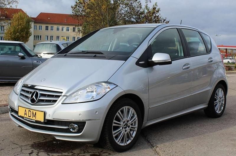 Gebraucht Mercedes A160 95 PS (69 kW) 2009 Polarsilber Kleinwagen