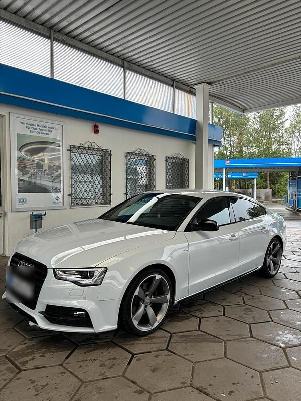 Grau Gebraucht 2015 Audi A5 Sportback Kleinwagen | 17.000 € (Fairer Preis) - Bild 1/4