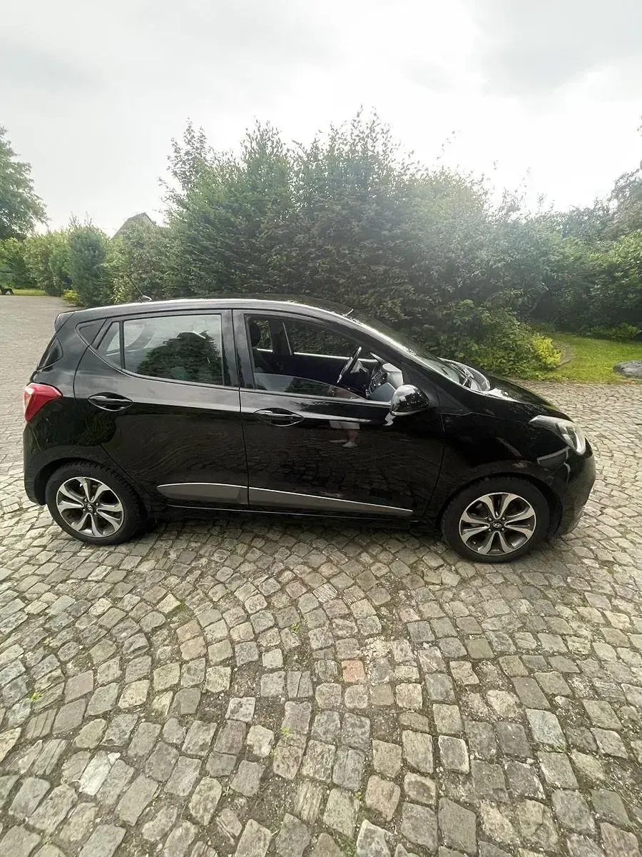 Gebraucht Hyundai i10 Edition 69 PS (50 kW) 2013 Schwarz Kleinwagen
