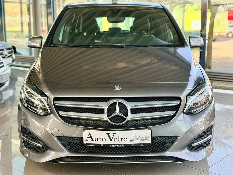 Gebraucht Mercedes B180 109 PS (80 kW) 2016 Grau Van / Kleinbus