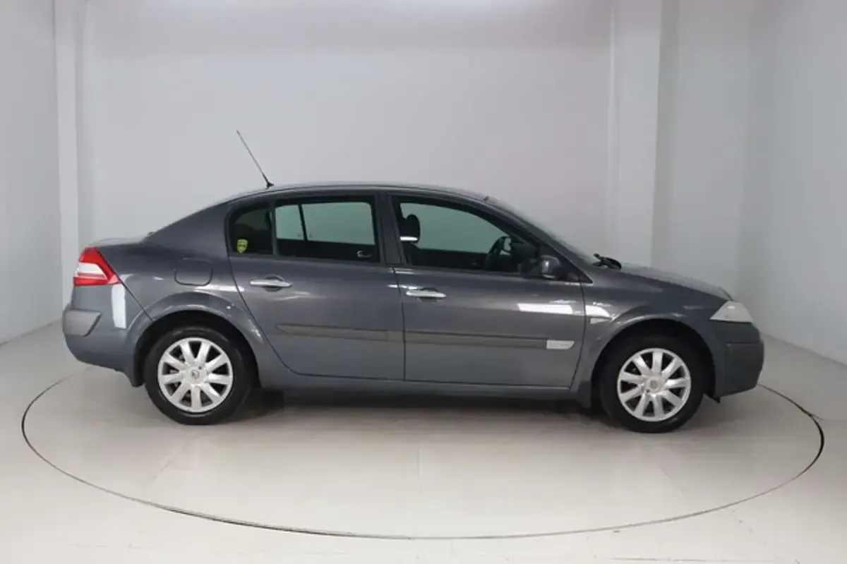 Gebraucht Renault Mégane Dynamique 111 PS (81 kW) 2006 Grau Limousine