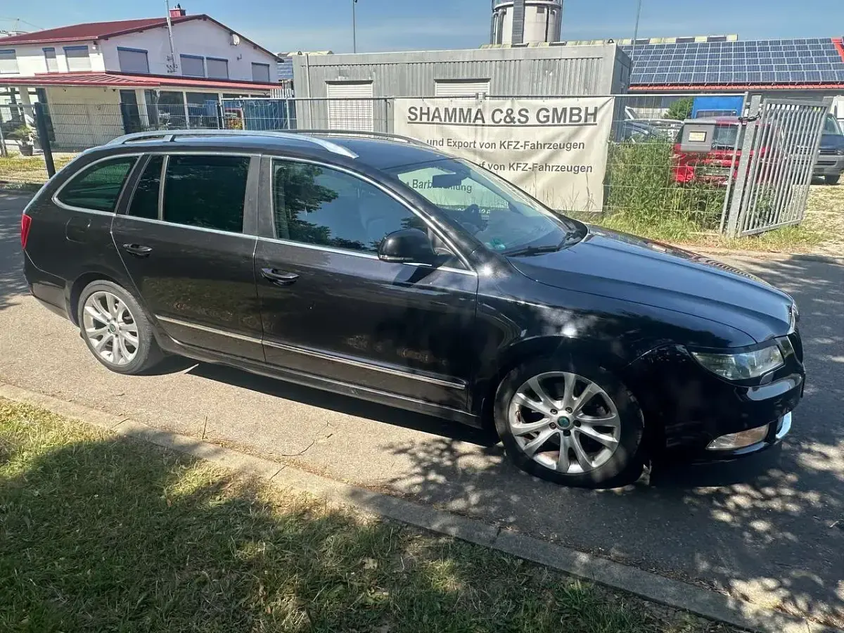 Gebraucht Skoda Superb Elegance 170 PS (125 kW) 2012 Schwarzmagic perleffekt Kombi