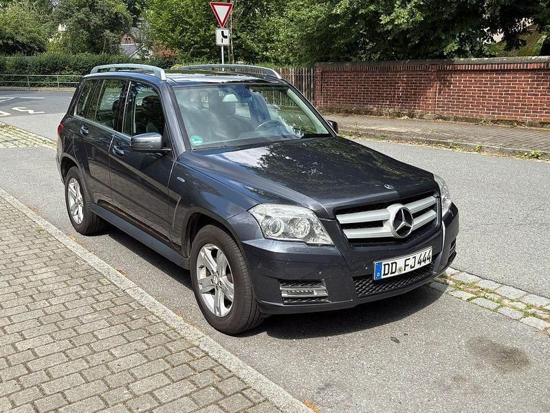 Grau Gebraucht 2010 Mercedes GLK250 SUV | 8.500 € (Etwas zu teuer) - Bild 1/4