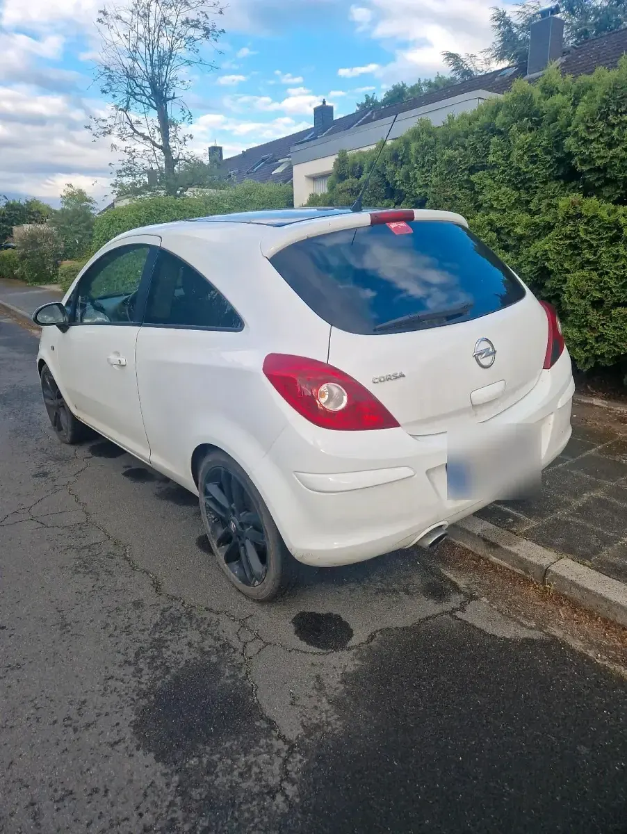 Gebraucht Opel Corsa 101 PS (74 kW) 2011 Weiß Kleinwagen