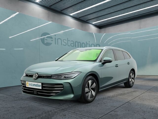 Gebraucht VW Passat Elegance 150 PS (110 kW) 2024 Grün Van / Kleinbus