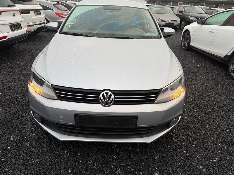 Silber Gebraucht 2011 VW Jetta Comfortline Limousine | 4.400 € (Fairer Preis) - Bild 1/4