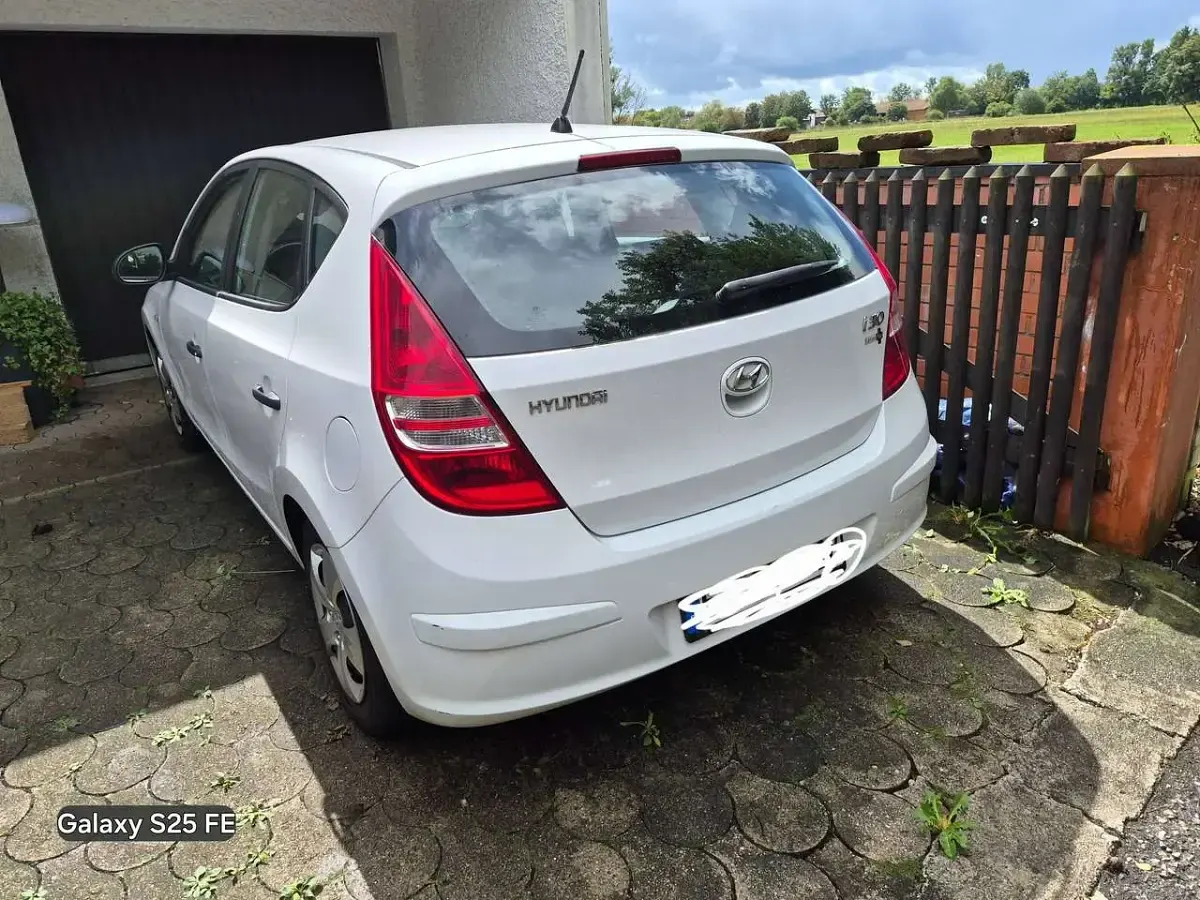 Gebraucht Hyundai i30 Edition 109 PS (80 kW) 2009 Weiß Limousine