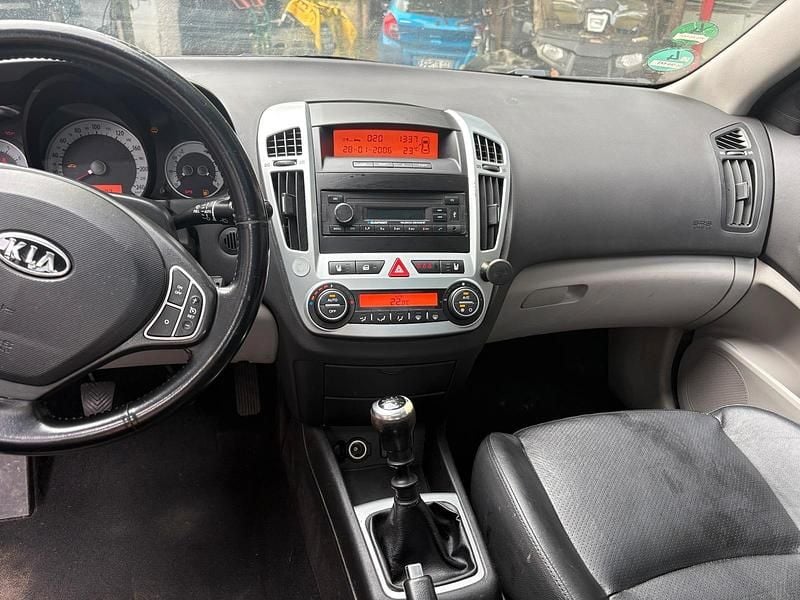 Grün Gebraucht 2010 Kia Ceed Kleinwagen | 2.500 € - Bild 1/4
