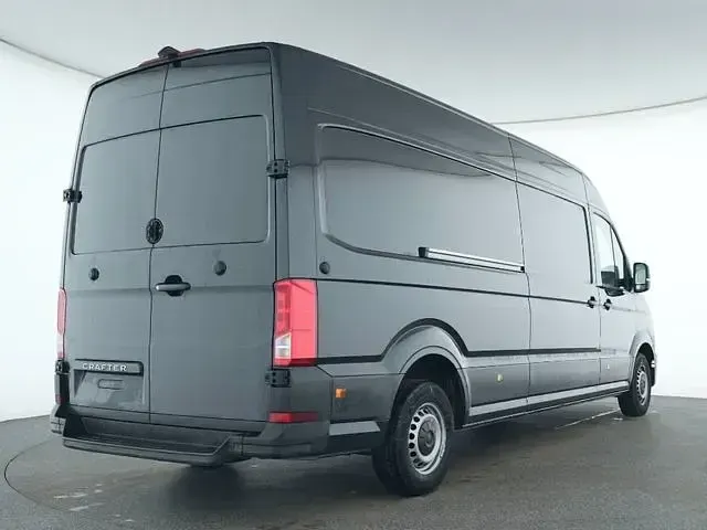 Gebraucht VW Crafter 140 PS (102 kW) 2025 Deep black Van