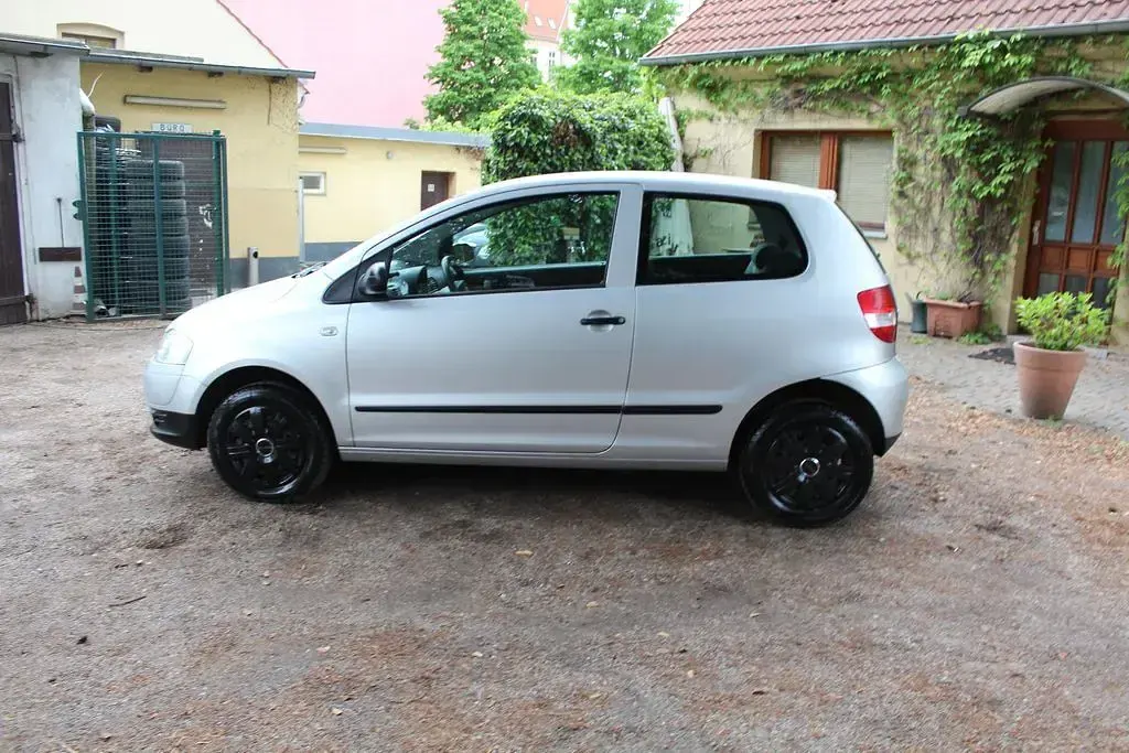 Gebraucht VW Fox Basis 54 PS (39 kW) 2007 Silber Kleinwagen