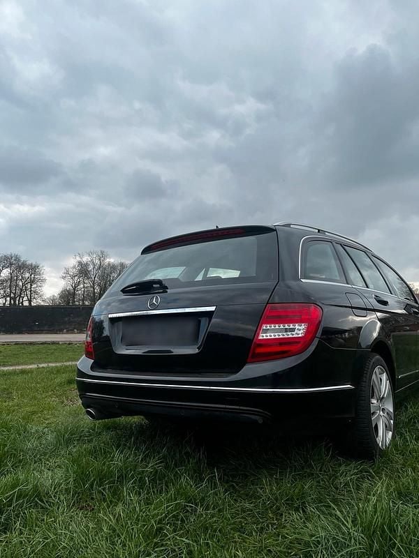 Gebraucht Mercedes C250 204 PS (150 kW) 2011 Schwarz Kombi