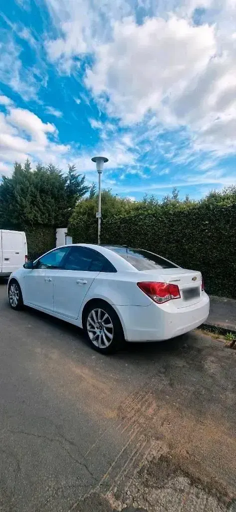 Gebraucht Chevrolet Cruze 163 PS (119 kW) 2013 Weiß Limousine
