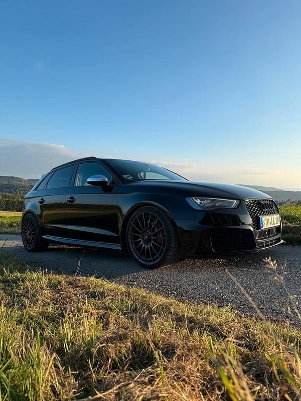 Schwarz Gebraucht 2015 Audi RS3 Limousine | 29.000 € (Superpreis) - Bild 1/4