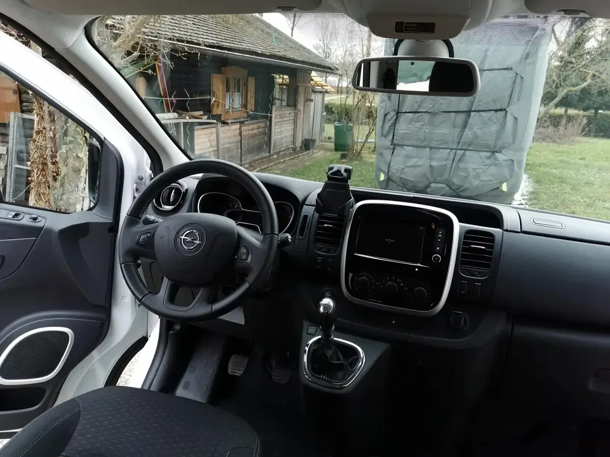 Gebraucht Opel Vivaro 145 PS (106 kW) 2017 Weiß Van / Kleinbus