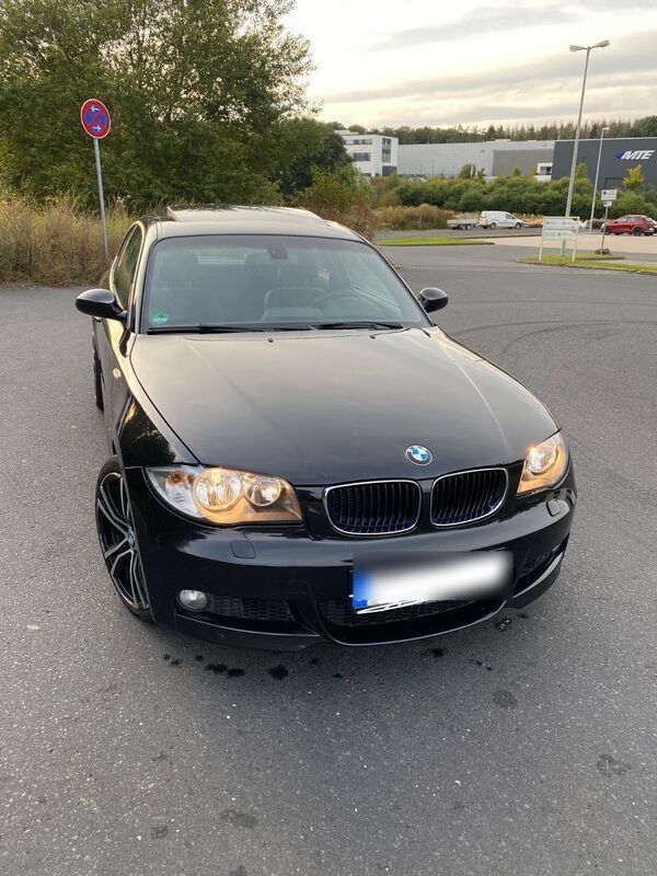 Schwarz Gebraucht 2009 BMW 120 Coupé M Sport Coupé | 8.250 € (Fairer Preis) - Bild 1/4