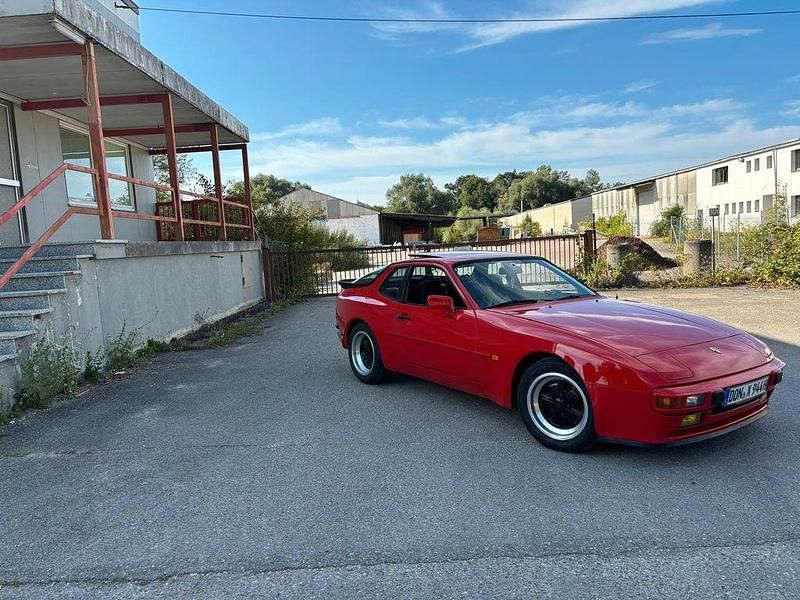 Rot Gebraucht 1984 Porsche 944 Coupé | 20.500 € - Bild 1/4