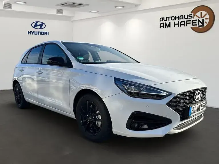 Gebraucht Hyundai i30 Advantage 101 PS (74 kW) 2024 Atlas white / sol Limousine