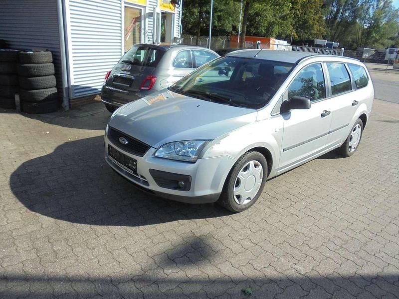 Polarsilber metallic Gebraucht 2005 Ford Focus Trend Kombi | 699 € (Superpreis) - Bild 1/4