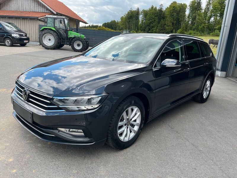 Grau Gebraucht 2023 VW Passat Kombi | 27.700 € (Superpreis) - Bild 1/4