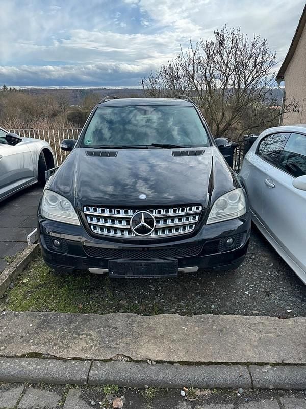 Gebraucht Mercedes ML280 190 PS (139 kW) 2006 Schwarz SUV