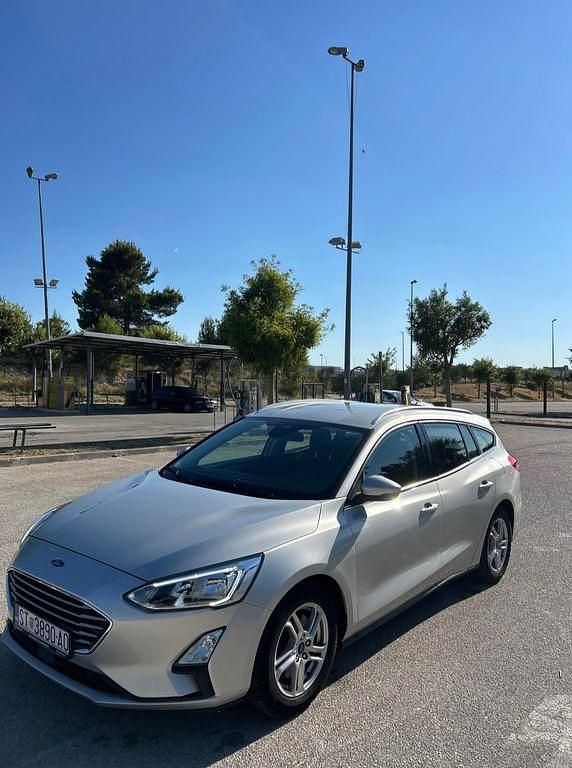 Gebraucht Ford Focus Cool & Connect 120 PS (88 kW) 2019 Silber Limousine