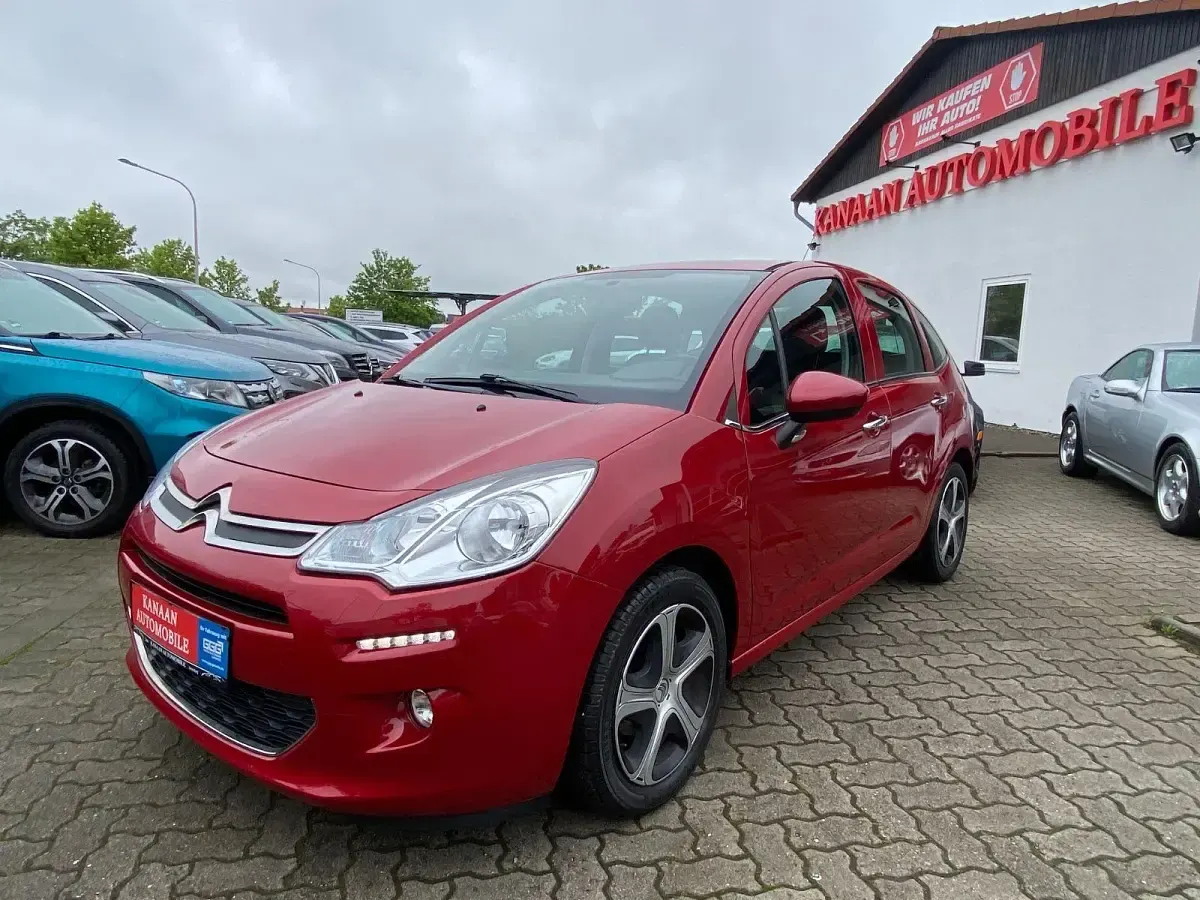 Used Citroën C3 SELECTION 99 HP (72 kW) 2017 Red Hatchback