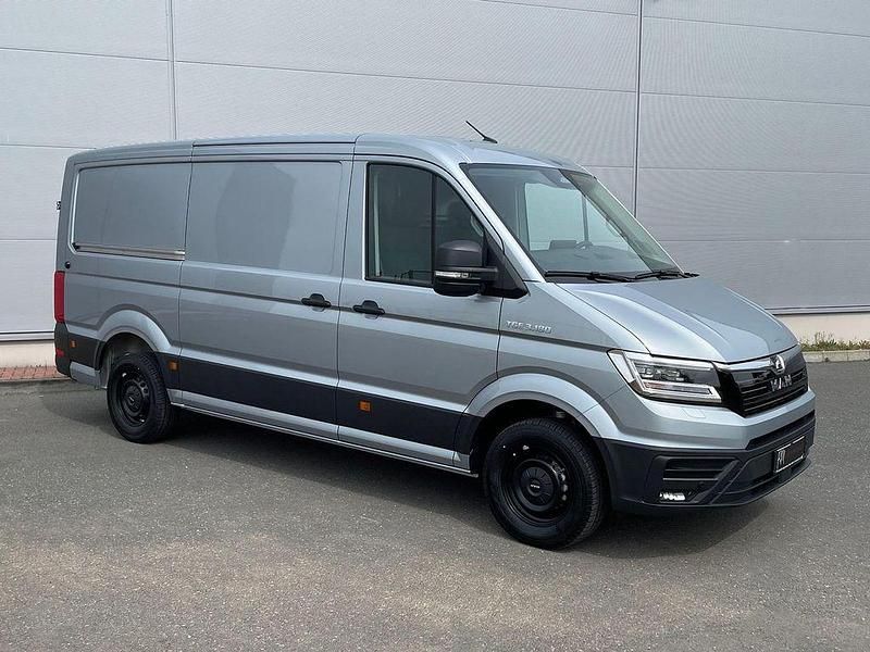 Neu MAN TGE 177 PS (130 kW) 2025 Oyster silver metallic Van